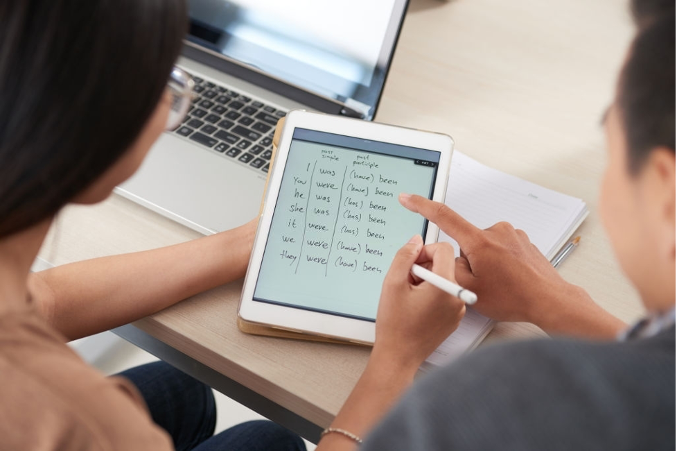 teaching English using tablet